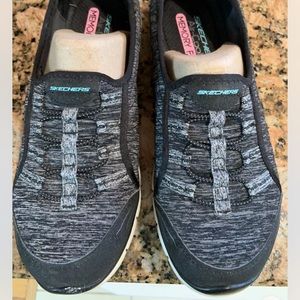 Ladies Skechers Sneakers Size 9 comfort Shoe Memory Foam